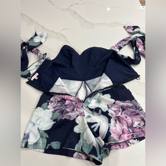 Floral Romper size small - Picture 2 of 7